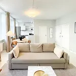 Daire Beautiful One-bedroom In Cph
